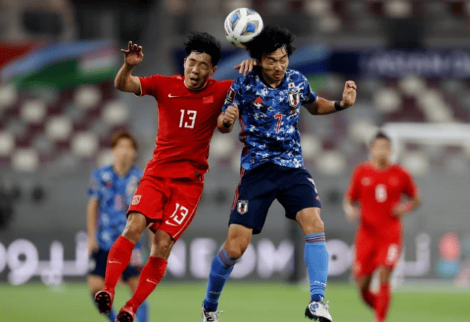 日本队击败对手，晋级国际足球赛八强
